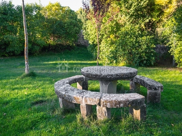 casas, cocinas, mueble: Mesa piedra jardin